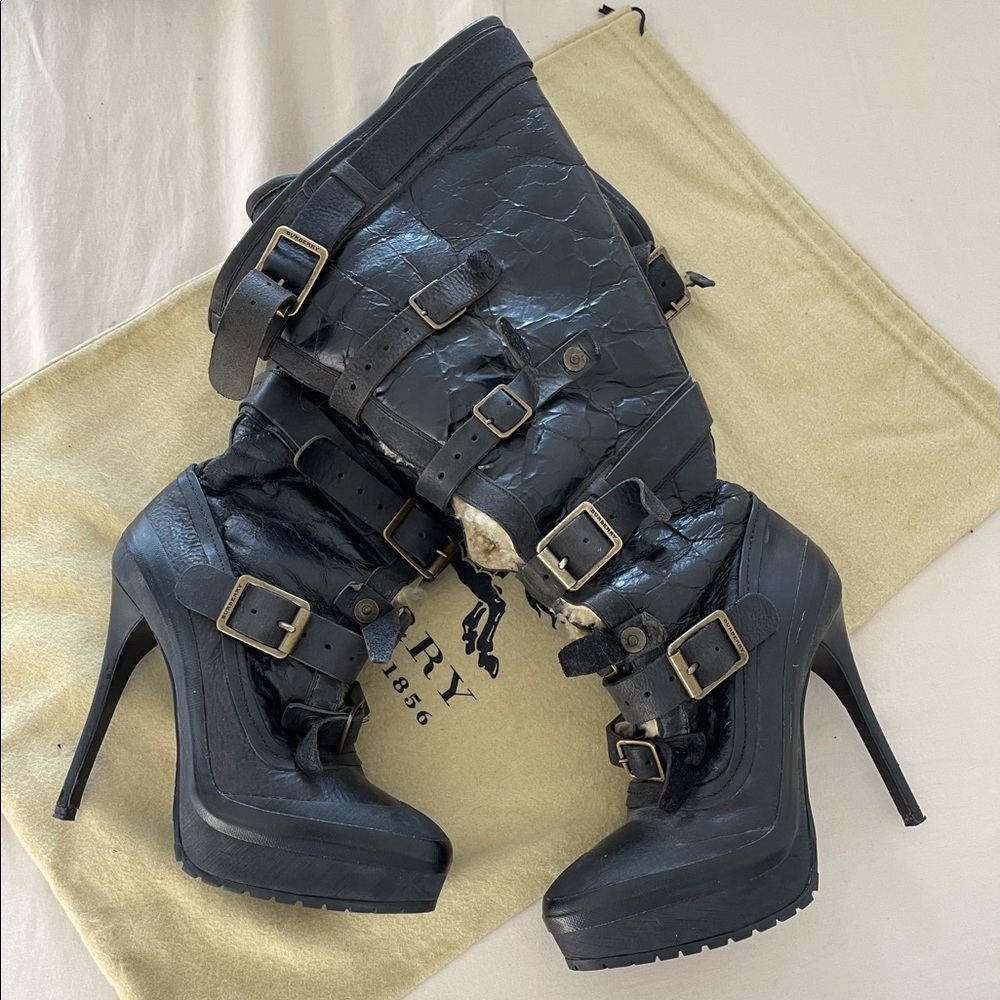 Burberry prorsum shearling buckle boots